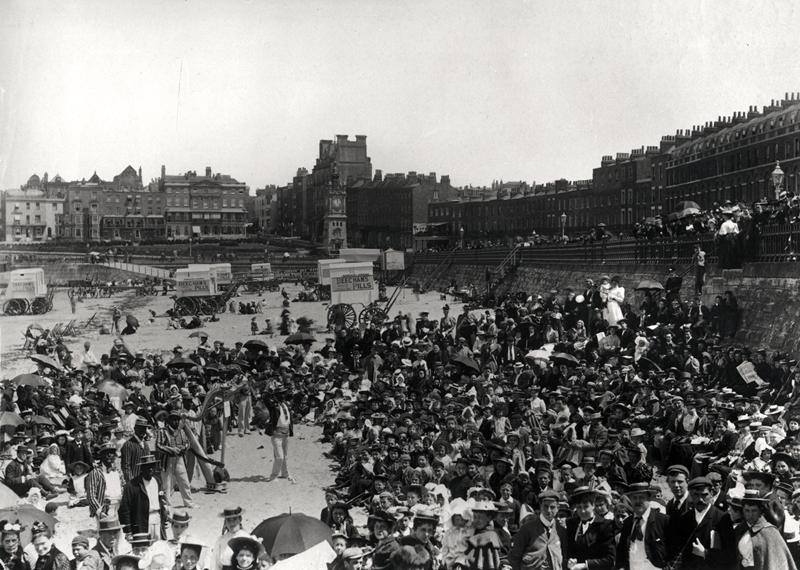 Singers on the beach at Margate, c.1900 (b/w photo)  from French Photographer