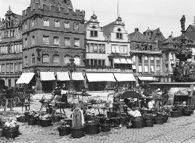 The Market Place at Trier, c.1910 (b/w photo) 