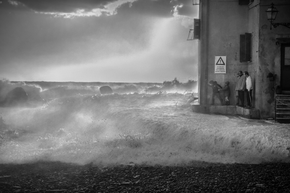 Beware of the Sea Storm! from Alessandro Traverso