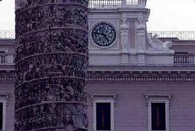 The Marcus Aurelius Column with the Palazzo Wedekind behind (photo)