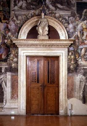 Door frame in the Sala dell'Udienza crowned with a figure of Justice