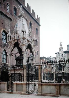Funerary monument of Mastino II Della Scala (1308-51) (photo)