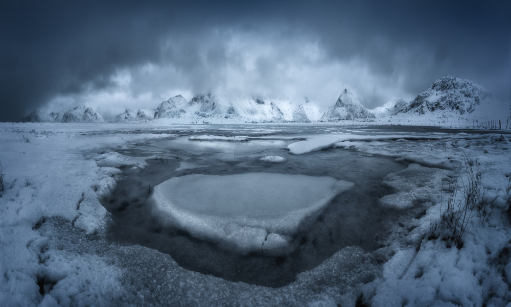Ice mountains from Carlos Gonzalez