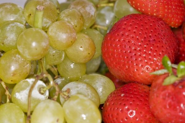 Weintrauben und Erdbeeren from Claudia Reitmeier