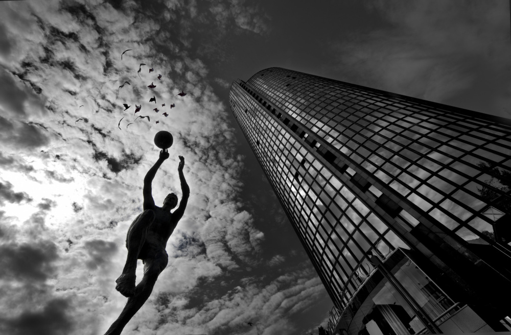 monument of a basketball player from Darija Šesto