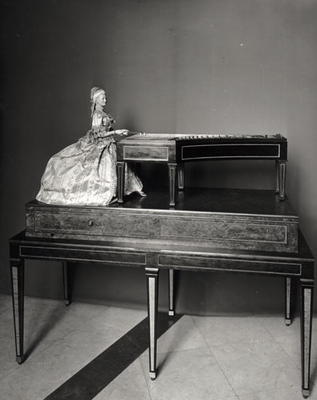 Dulcimer Player (wood and metal) (b/w photo) (see also 157814) from David Roentgen