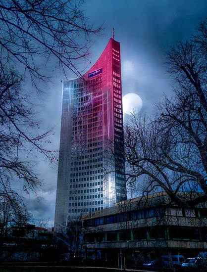 Future City mit City Hochhaus bei Vollmond in Leipzig.jpg (29811 KB) 