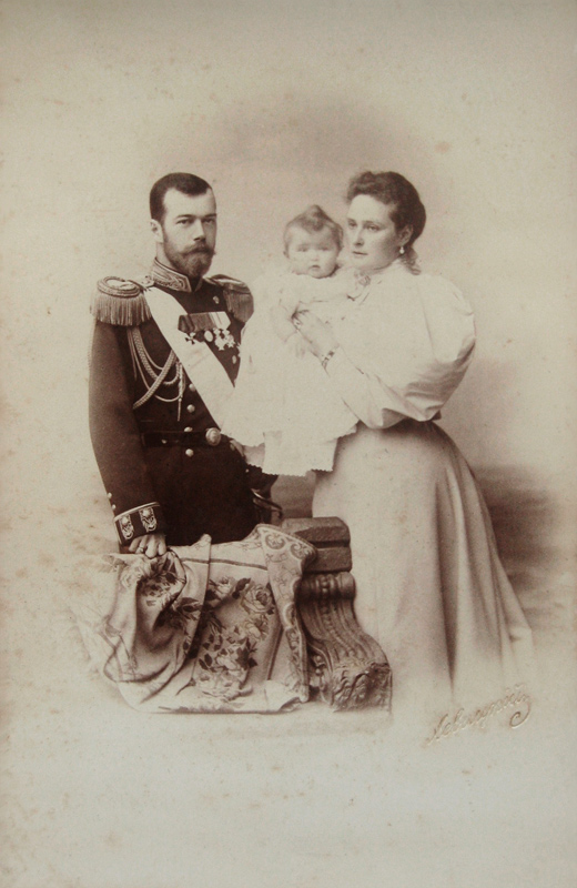 Portrait of Nicholas II of Russia with Alexandra Fyodorovna and Daughter Olga from Dimitrij Grigorjewitsch Lewizkij