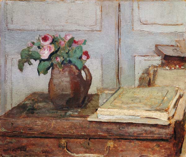 Quiet life with the painting suitcase of the artist and a vase with moss roses from Edouard Vuillard