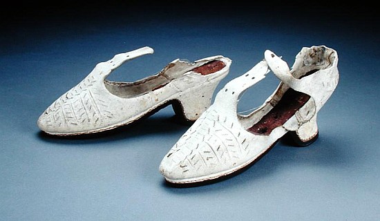Pair of white shoes, c.1590s (suede) from English School