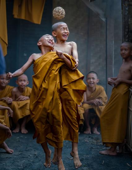 Playfull monk