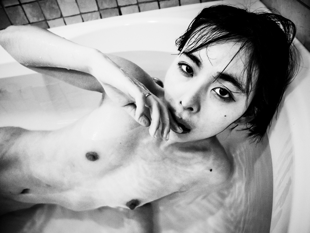 Pas fini(e) - woman in the bath from G-lost-kerberos