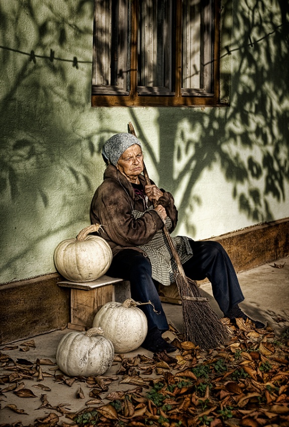 Old woman with pumpkins from George