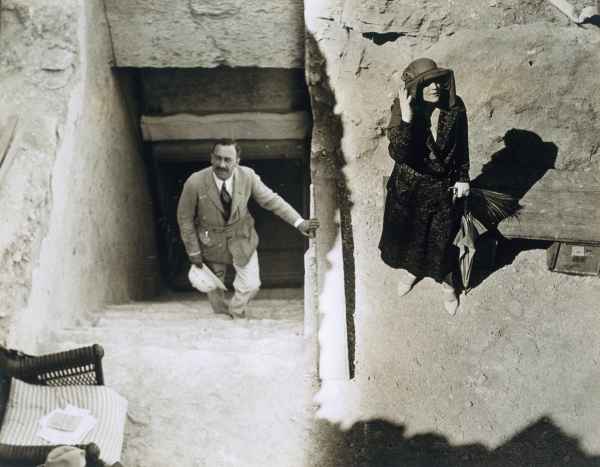Lady Ribblesdale and Mr Stephen Vlasto at the Tomb of Tutankhamun, Valley of the Kings, 1923 (gelati from Harry Burton