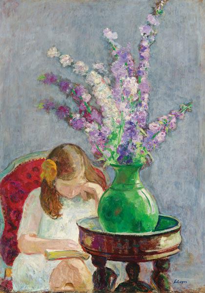 Lesendes Mädchen mit Blumenvase