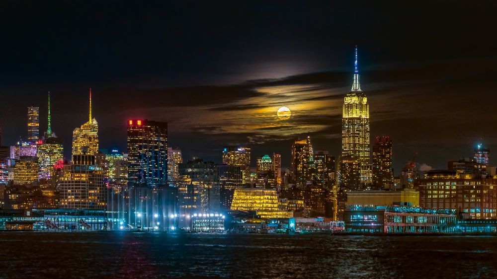 Super Blue Moon 2018, New York City from Hua Zhu