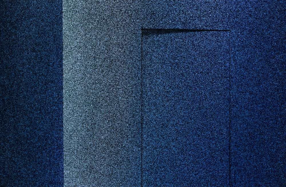 Blue minimalism or a secret door from Inge Schuster