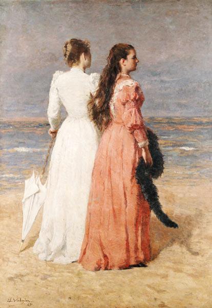Elegant gekleidete Damen am Strand
