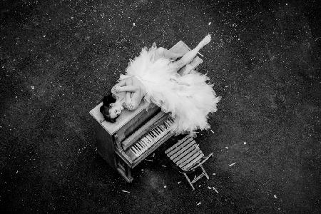 The woman and the piano