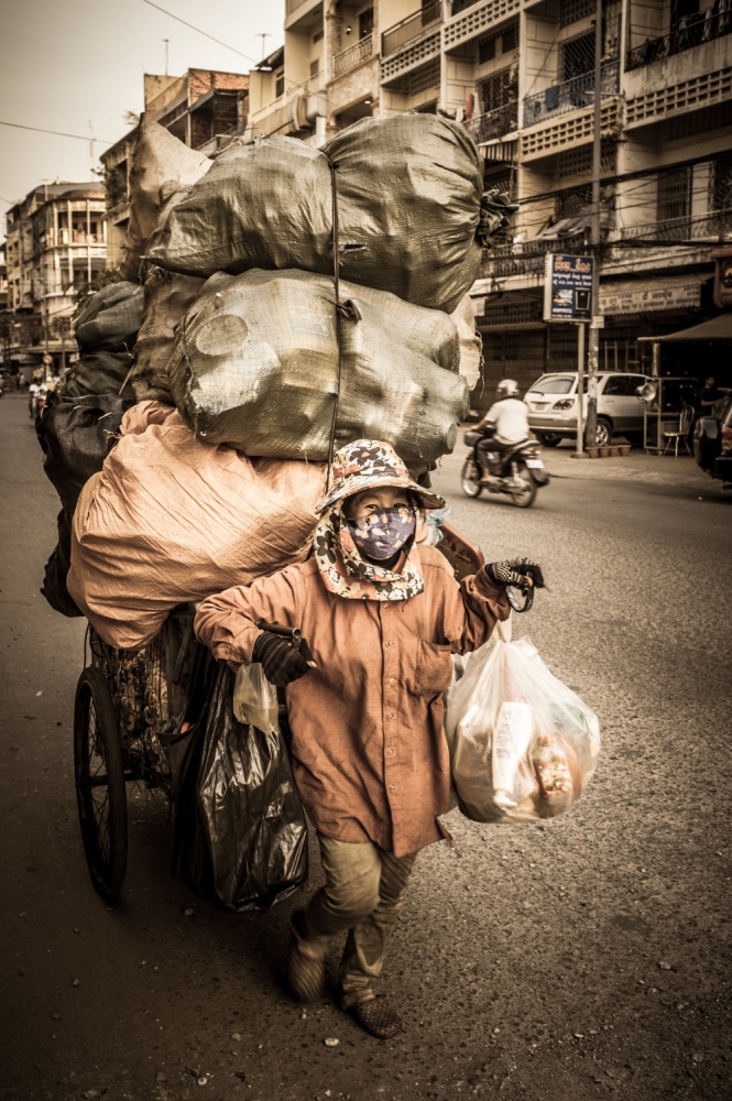 Carrying my life - Phnom Penh - Cambodia from Jean-Francois Perigois