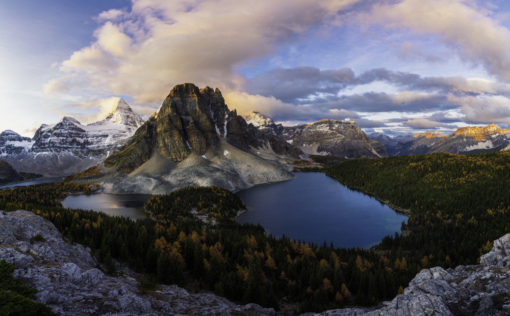 Sunrise at Mt. Assiniboine from Jenny L. Zhang ( 雨田）