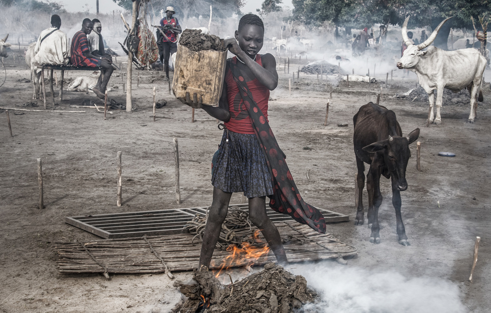A scene in a mundari cattle camp - South Sudan from Joxe Inazio Kuesta Garmendia
