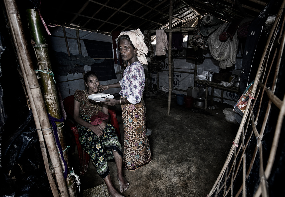 Feeding a disabled woman - Rohingya refugee people. from Joxe Inazio Kuesta Garmendia