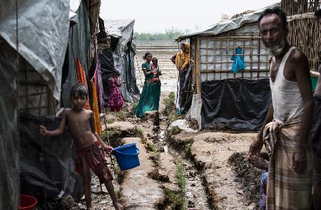 Life in a rohingya refugees camp - Bangladesh