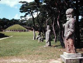 General view of the statues in Kwaenung Park (photo)