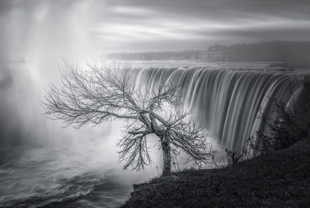 Niagara fall from Larry Deng