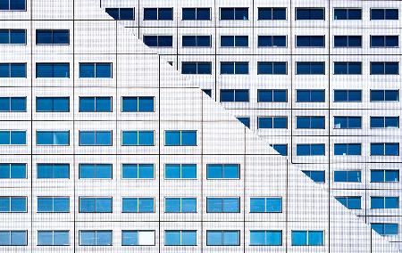 Diagonal facade