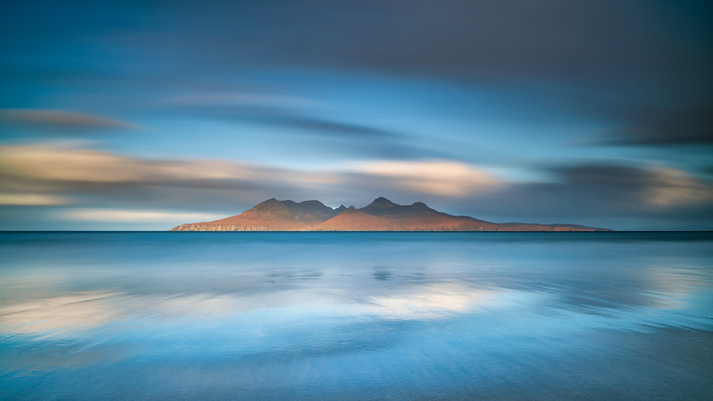 An epic sunrise in Eigg from Luigi Ruoppolo