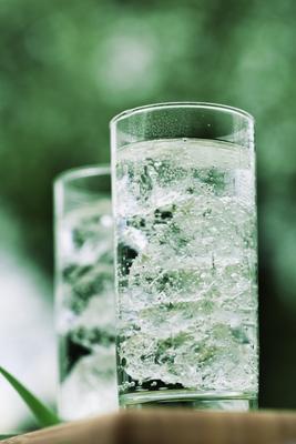 Mineralwasser mit Eiswürfeln from Maja Schon