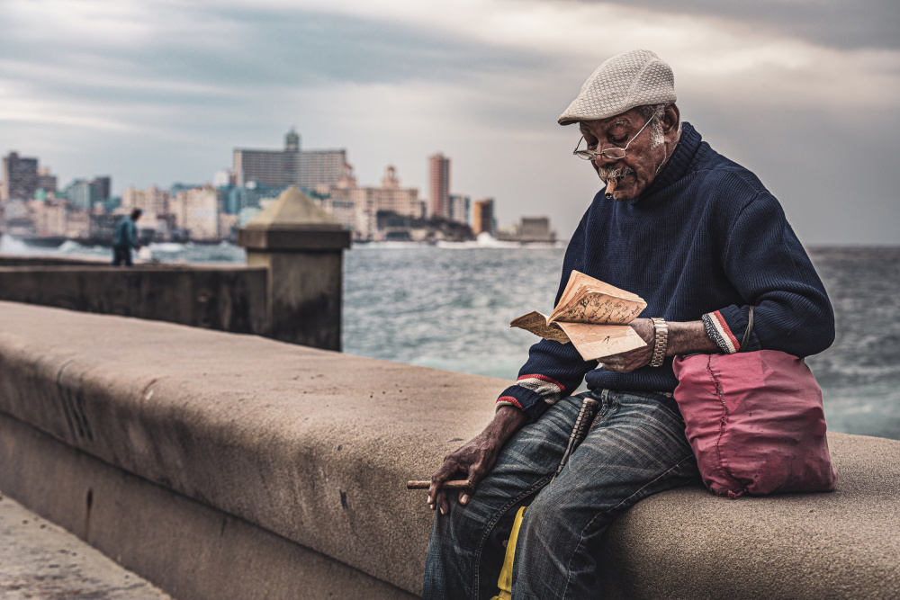 Reading on Malecon from Marco Tagliarino