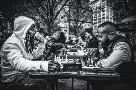 Street chess battle