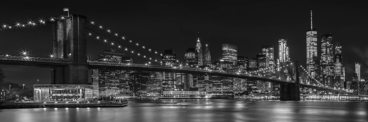 MANHATTAN SKYLINE & BROOKLYN BRIDGE Impressions by Night | Panorama Monochrome from Melanie Viola