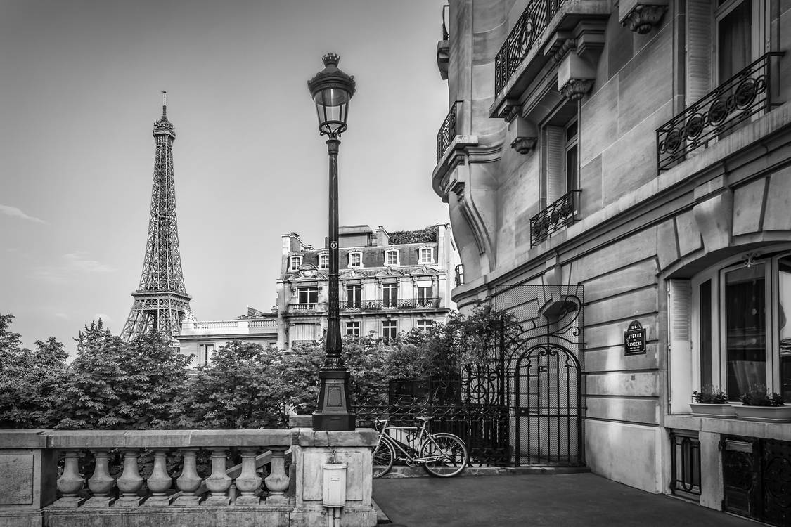 Straßenszene mit Pariser Charme | Eiffelturm Monochrom from Melanie Viola