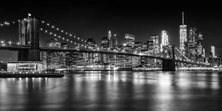 MANHATTAN SKYLINE & BROOKLYN BRIDGE Idyllic Nightscape | Monochrome Panoramic