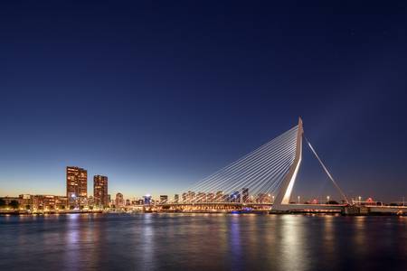Rotterdam Skyline bei Nacht