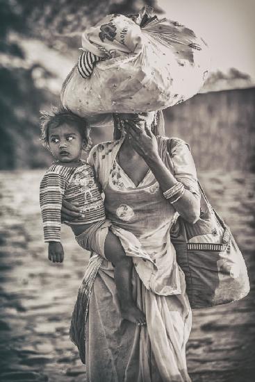 Woman  carrying  life