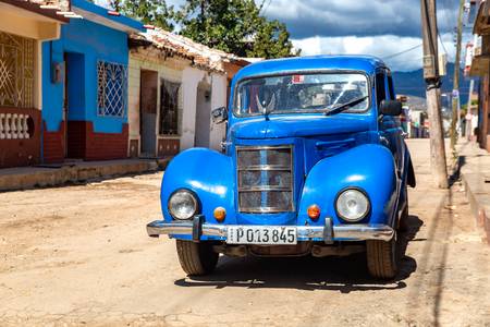 Blue Oldtimer in Trinidad, Cuba, Street in Kuba