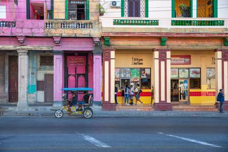 Rickshaw in Havana, Cuba.Street in Havanna, Kuba.