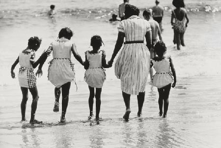 Mother and 4 Daughters Entering Water at Coney Island, Untitled 37