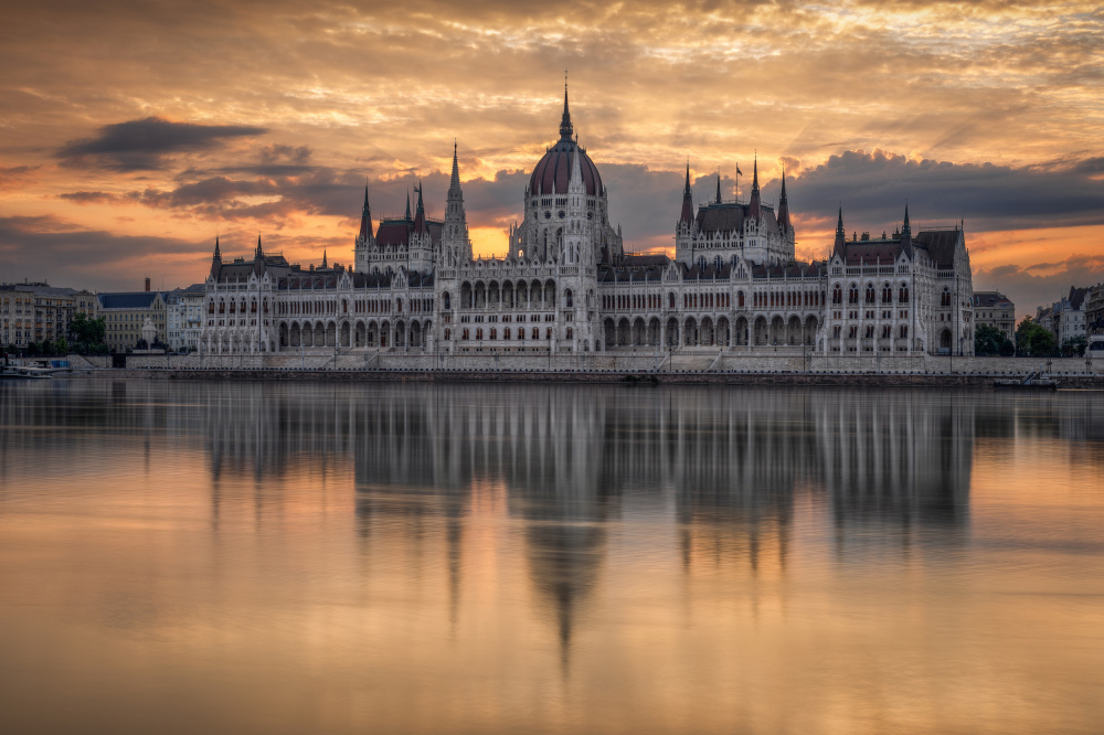 Sunrise in Budapest from Nicholas