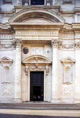 Facade of the church, designed by Carlo Maderno (1556-1629) and built in 1626 (photo) from 