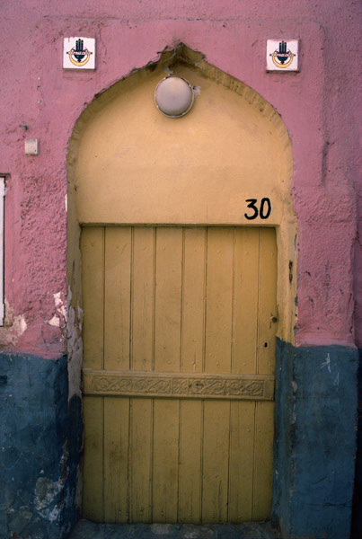 A door in the medina (photo)  from 