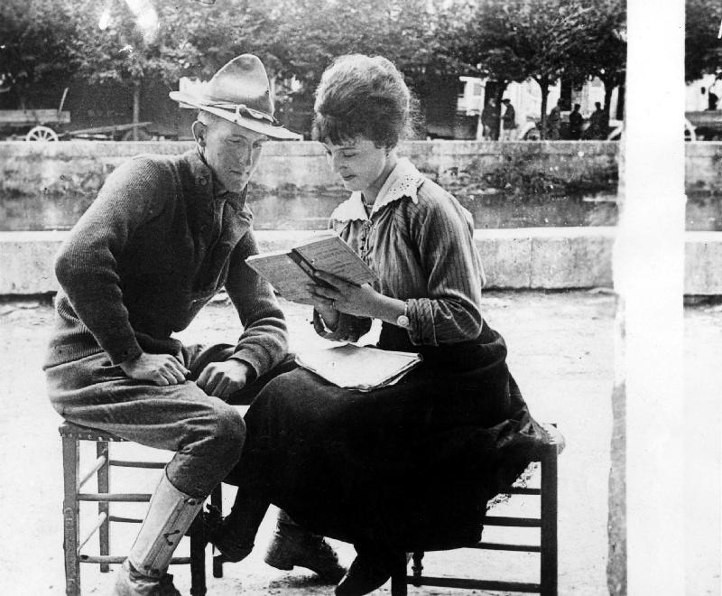 American soldier learning French with a French woman from 