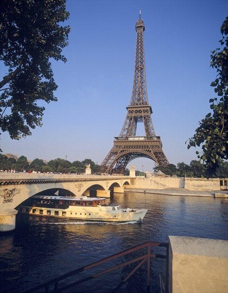 Eiffel Tower and the River Seine (photo)  from 