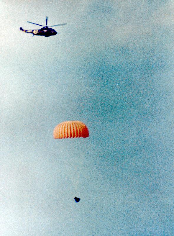 Gemini 11 : spacecraft coming back on earth is going to land on water from 
