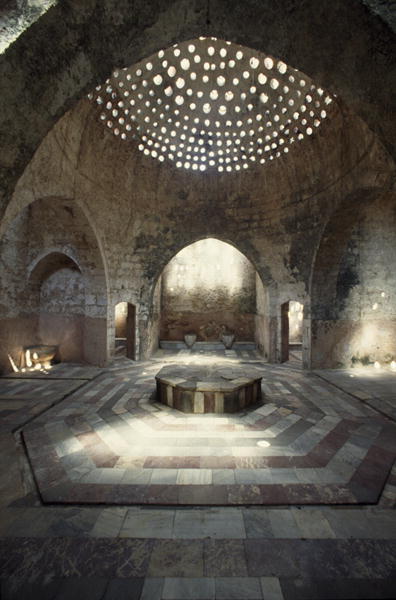 Interior of the Hammam al-Jadid, also called the ''New Bath'' (photo)  from 